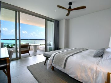 RESIDENCIA PRIVADA FRENTE AL MAR CARIBE – ELEGANCIA TOTAL EN CADA DETALLE