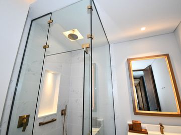 RESIDENCIA PRIVADA FRENTE AL MAR CARIBE – ELEGANCIA TOTAL EN CADA DETALLE