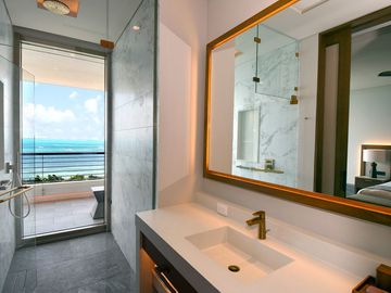 RESIDENCIA PRIVADA FRENTE AL MAR CARIBE – ELEGANCIA TOTAL EN CADA DETALLE
