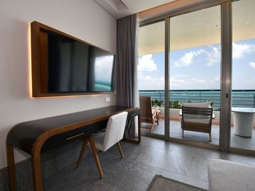 RESIDENCIA PRIVADA FRENTE AL MAR CARIBE – ELEGANCIA TOTAL EN CADA DETALLE