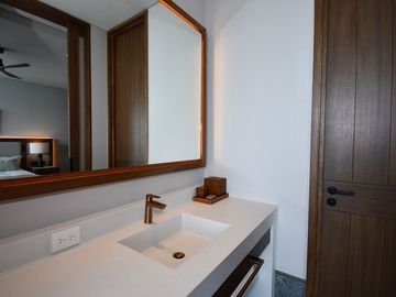 RESIDENCIA PRIVADA FRENTE AL MAR CARIBE – ELEGANCIA TOTAL EN CADA DETALLE