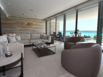 DEPARTAMENTO DE LUJO CON VISTAS PRIVILEGIADAS FRENTE AL MAR