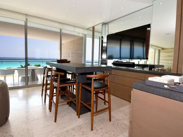 DEPARTAMENTO DE LUJO CON VISTAS PRIVILEGIADAS FRENTE AL MAR