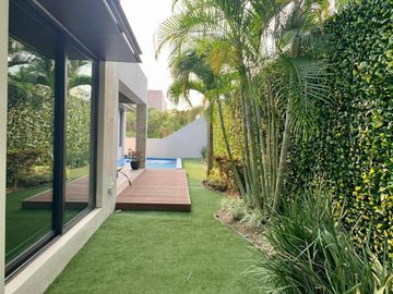 Casa en venta con paneles solares en la privada Tumin, Yucatán Country Club