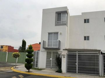 CASA EN VENTA HEROES CHALCO III