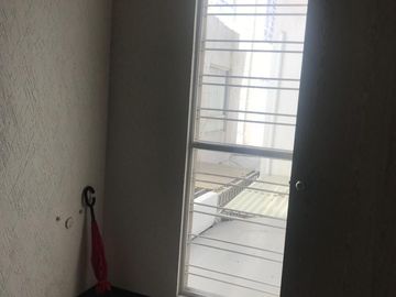 CASA EN VENTA CON LOCAL HEROES DE CHALCO III