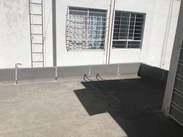 CASA EN VENTA CON LOCAL HEROES DE CHALCO III