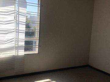 CASA EN VENTA CON LOCAL HEROES DE CHALCO III