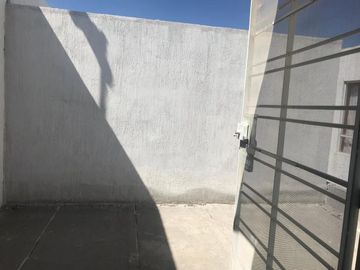 CASA EN VENTA CON LOCAL HEROES DE CHALCO III