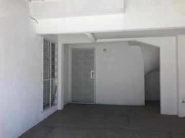 CASA EN VENTA CON LOCAL HEROES DE CHALCO III