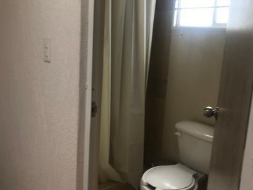 CASA EN VENTA CON LOCAL HEROES DE CHALCO III