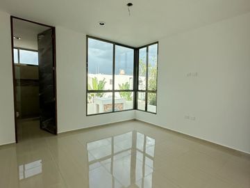 CASA EN VENTA MERIDA 4 RECÁMARAS Y ALBERCA