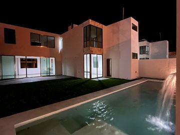 CASA EN VENTA MERIDA 4 RECÁMARAS Y ALBERCA