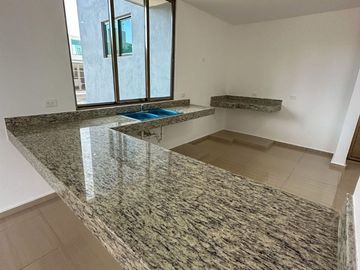 CASA EN VENTA MERIDA 4 RECÁMARAS Y ALBERCA