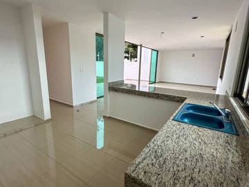 CASA EN VENTA MERIDA 4 RECÁMARAS Y ALBERCA