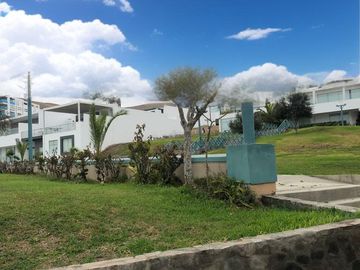 TERRENO DE PLAYA CON VISTA AL MAR, EN EXCLUSIVO CONDOMINIO LOMAS DEL MAR