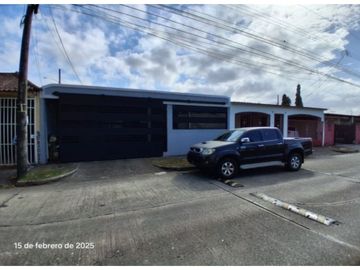 Oportunidad Única: Casa Perfecta en Las Acacias, Espaciosa y Funcional