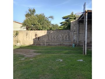 CASA Y LOCAL EN VENTA BARRIO VILLA RESSIA