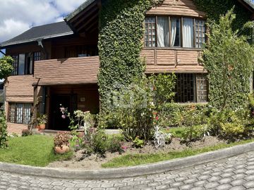CASA DE VENTA SECTOR ELOY ALFARO (CARCELÉN)