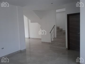 CASA EN VENTA EN SUR DE MANTA