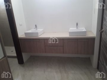 CASA EN VENTA EN SUR DE MANTA