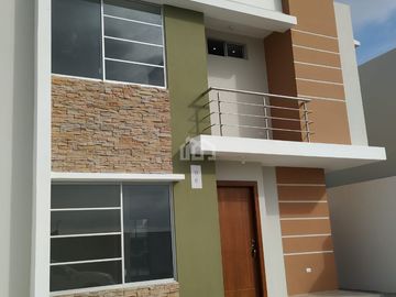 CASA EN VENTA EN SUR DE MANTA