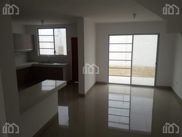 CASA EN VENTA EN SUR DE MANTA