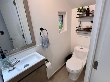 Propiedad remodelada completamente! Estancia liray