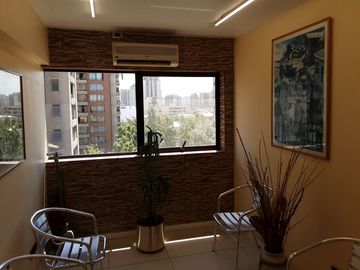 Se Vende 2 Oficinas/Consulta Medica, Cdte Whiteside con La Marina, San Miguel