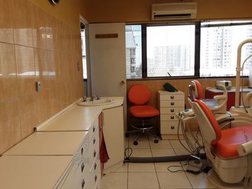 Se Vende 2 Oficinas/Consulta Medica, Cdte Whiteside con La Marina, San Miguel