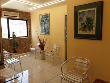 Se Vende 2 Oficinas/Consulta Medica, Cdte Whiteside con La Marina, San Miguel