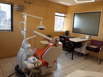 Se Vende 2 Oficinas/Consulta Medica, Cdte Whiteside con La Marina, San Miguel