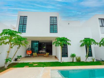 Casa en venta dentro de privada en Conkal