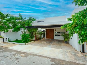 Casa en venta dentro de privada en Conkal