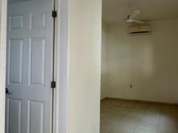 Venta Residencia en Zona Colegios, Cancún