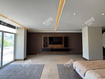 Departamento Penthouse en Venta en Santa Engracia, San Pedro