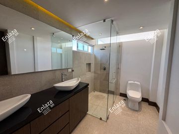 Departamento Penthouse en Venta en Santa Engracia, San Pedro