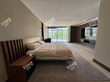 Departamento Penthouse en Venta en Santa Engracia, San Pedro