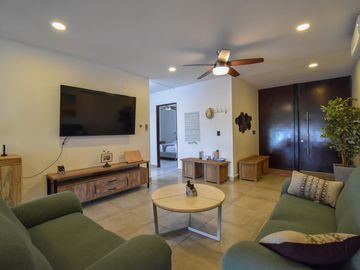 Casa amueblada en venta dentro de privada en Cholul