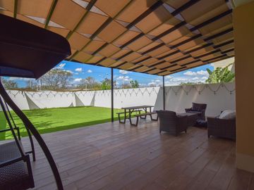 Casa amueblada en venta dentro de privada en Cholul