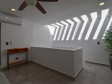 Casa amueblada en venta dentro de privada en Cholul