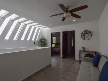 Casa amueblada en venta dentro de privada en Cholul