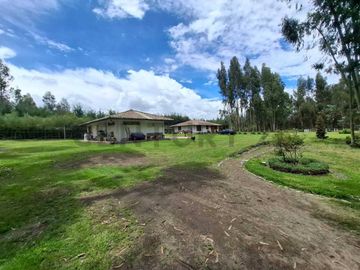 Vendo Casa - Terreno de 20.000m en la Entrada a Lasso entre Latacunga y Machachi