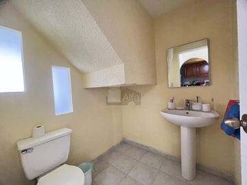 Casa de 2 recámaras en venta en Fracc. Campo Real, Toluca. Cerca de Av. Tollocan