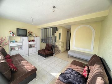 Casa de 2 recámaras en venta en Fracc. Campo Real, Toluca. Cerca de Av. Tollocan