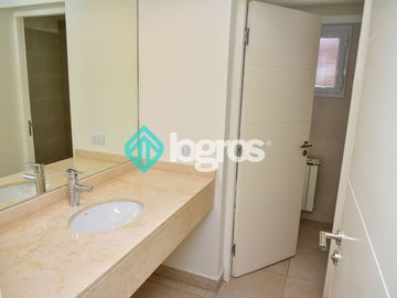 Casa en venta en barrio privado Jockey Club - Salta Capital