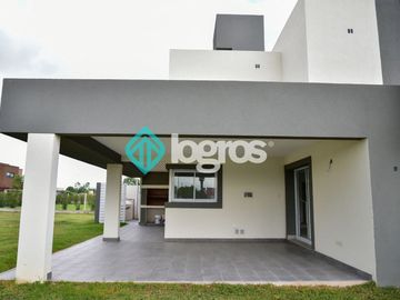 Casa en venta en barrio privado Jockey Club - Salta Capital