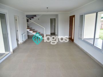 Casa en venta en barrio privado Jockey Club - Salta Capital