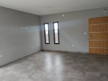 CASA EN VENTA CON PILETA VISTALBA LUJAN DE CUYO