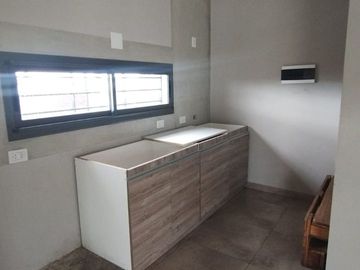 CASA EN VENTA CON PILETA VISTALBA LUJAN DE CUYO